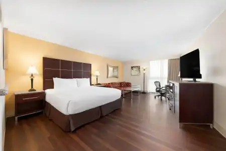 Wyndham Riverfront Little Rock - 9