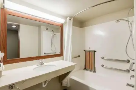 Comfort Suites Austin Airport - 73