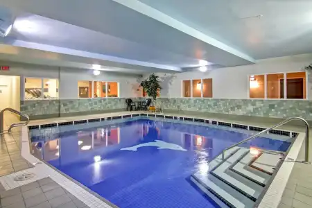 Hampton Inn & Suites by Hilton Calgary-Airport - 17