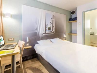 B B Tours Centre Commercial La Petite Arche - 17