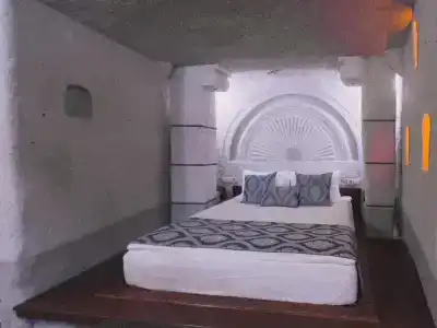 Local Cave House - 54