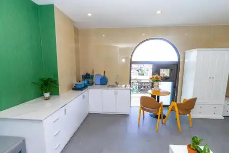 Ngan Pho Studio & - 180