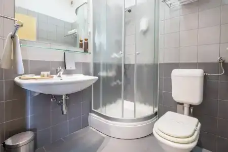 Newly Renovated Kastil - 26