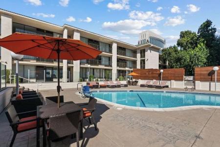 Vagabond Inn Executive Old Town - 49