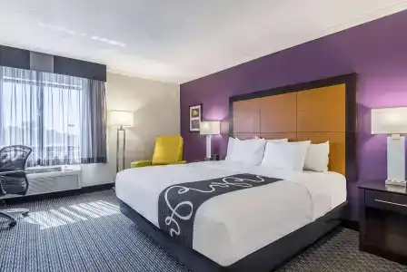 La Quinta Inn & Suites by Wyndham Univ Area Chapel Hill - 3