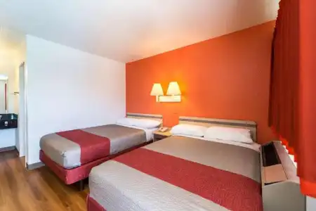 Motel 6 Reno - Virginia Plumb - 4