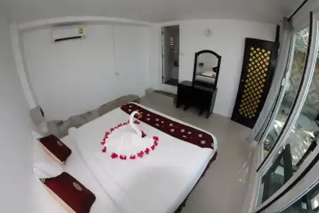 Phi Phi Cozy Seafront Resort - 10