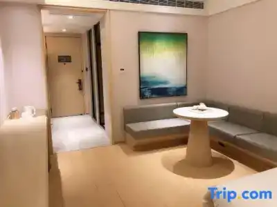 JI Shanghai Hongqiao National Exhibition and Convention Centre Huaxiang Road - 21