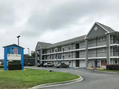 Motel 6 Savannah, GA - 0