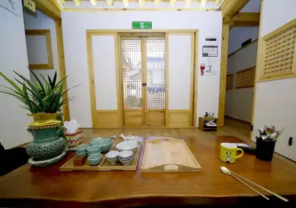 Hanok 24 Guesthouse Gyeongbokgung - 14