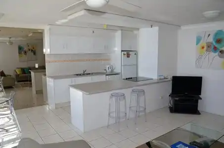 Zenith Ocean Front Apartments - 25