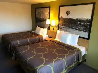 Super 8 Redmond - 25