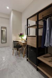 Trendy by Athens Primes - 23