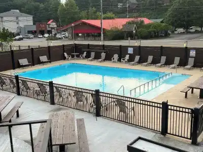 Sleepy Bear Motel - 21