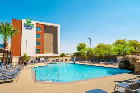 Holiday Inn Express & Suites Las Vegas - E Tropicana by IHG - 18