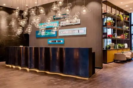 Motel One Köln-Altstadt - 4