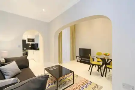 Queensgate Court - 109