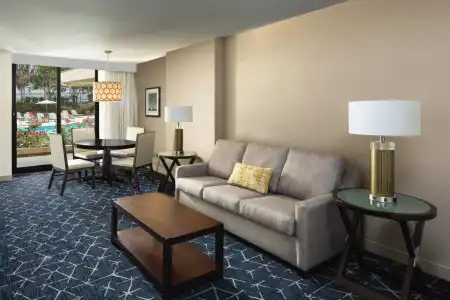 Sheraton Norfolk Waterside - 38