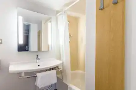 B B Tours Centre Commercial La Petite Arche - 7