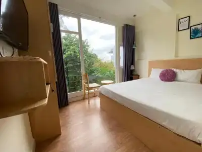 Hue Four Seasons - 2