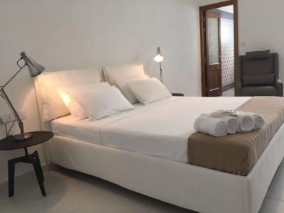 Two Pillows Boutique Hostel - 2