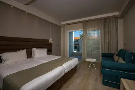 Alexandra Beach Resort & Spa - 4