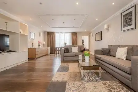 Queensgate Court - 271