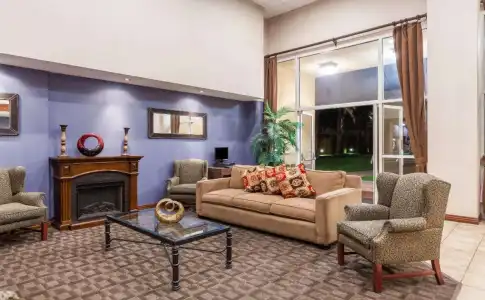 Days Inn by Wyndham Bakersfield - 2