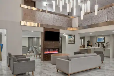 La Quinta Inn & Suites by Wyndham Dallas I-35 Walnut Hill Ln - 7