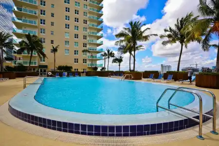 Pelican Residence at One Broadway - 13