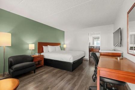 Vagabond Inn Executive Old Town - 4