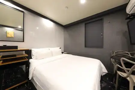 HY Realty - 1