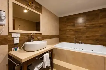 Tsunami Spa - 239