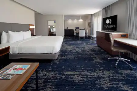 DoubleTree by Hilton Bakersfield - 56