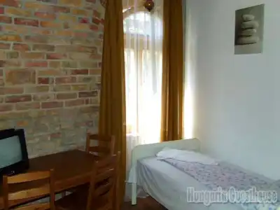 Hungaria Guesthouse - 22