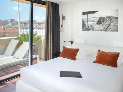 Hôtel Cannes Centre Univers - 1