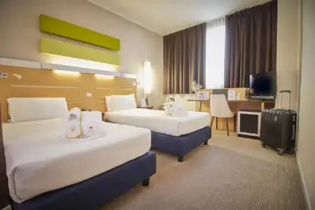 Puccini Milan, Tapestry Collection by Hilton - 17
