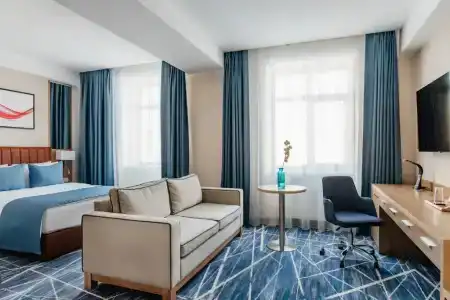 Ramada by Wyndham - 49