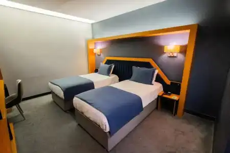 Roof 264 and Suites - 38