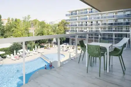 ApartCYE Holiday Centre - 180