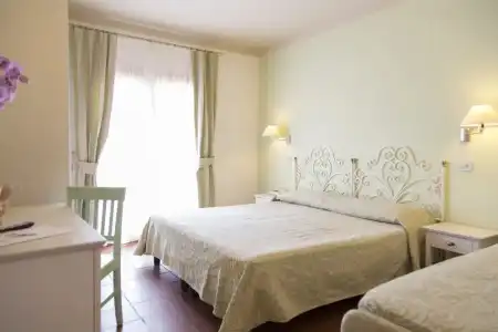 Blu Laconia Village - 28