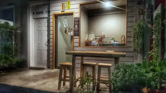 8 Sleepers Street Hostel - 13