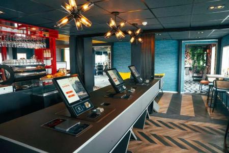 Botel - 41
