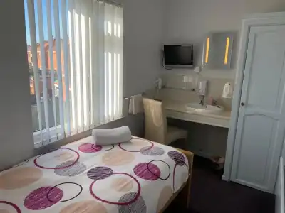 Austins Guest House - 19
