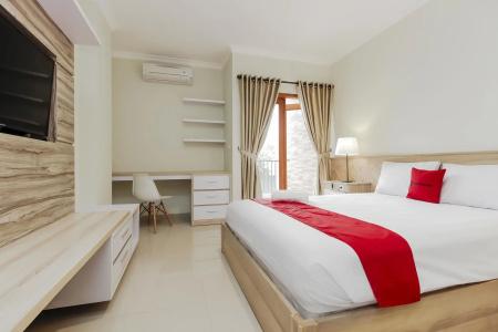 RedDoorz Premium near Ragunan Zoo 2 - 5