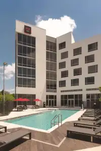 Kompose Boutique Miami Airport - 14
