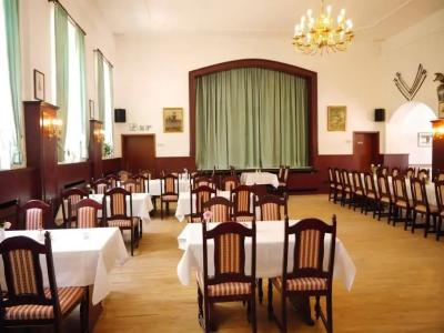 & Restaurant Lindengarten - 18