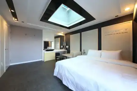 Moonbay - 3