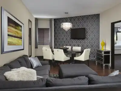 Four Points by Sheraton & Suites Calgary West - 1