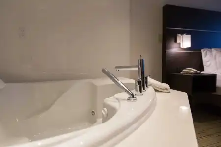 Holiday Inn Express & Suites Brampton by IHG - 58